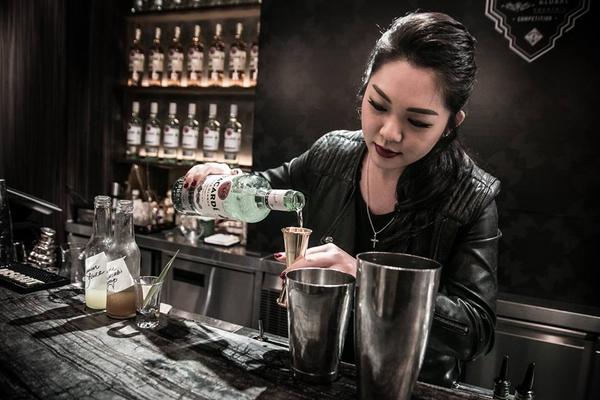 Giải Mã Giấc Mơ Thấy Con Công Và Những Con Số Liên Quan