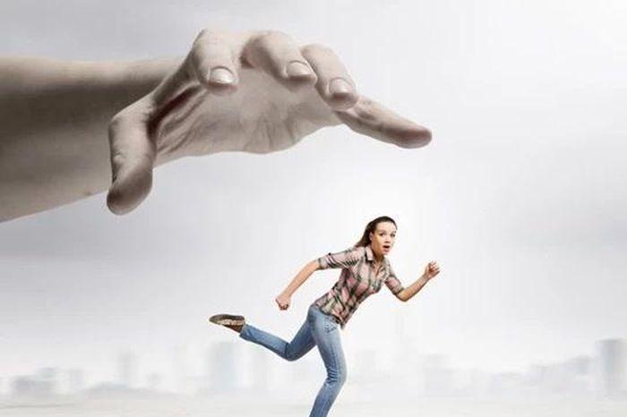 Nằm Mơ Thấy Mình Không Mặc Quần Áo Đánh Con Gì?