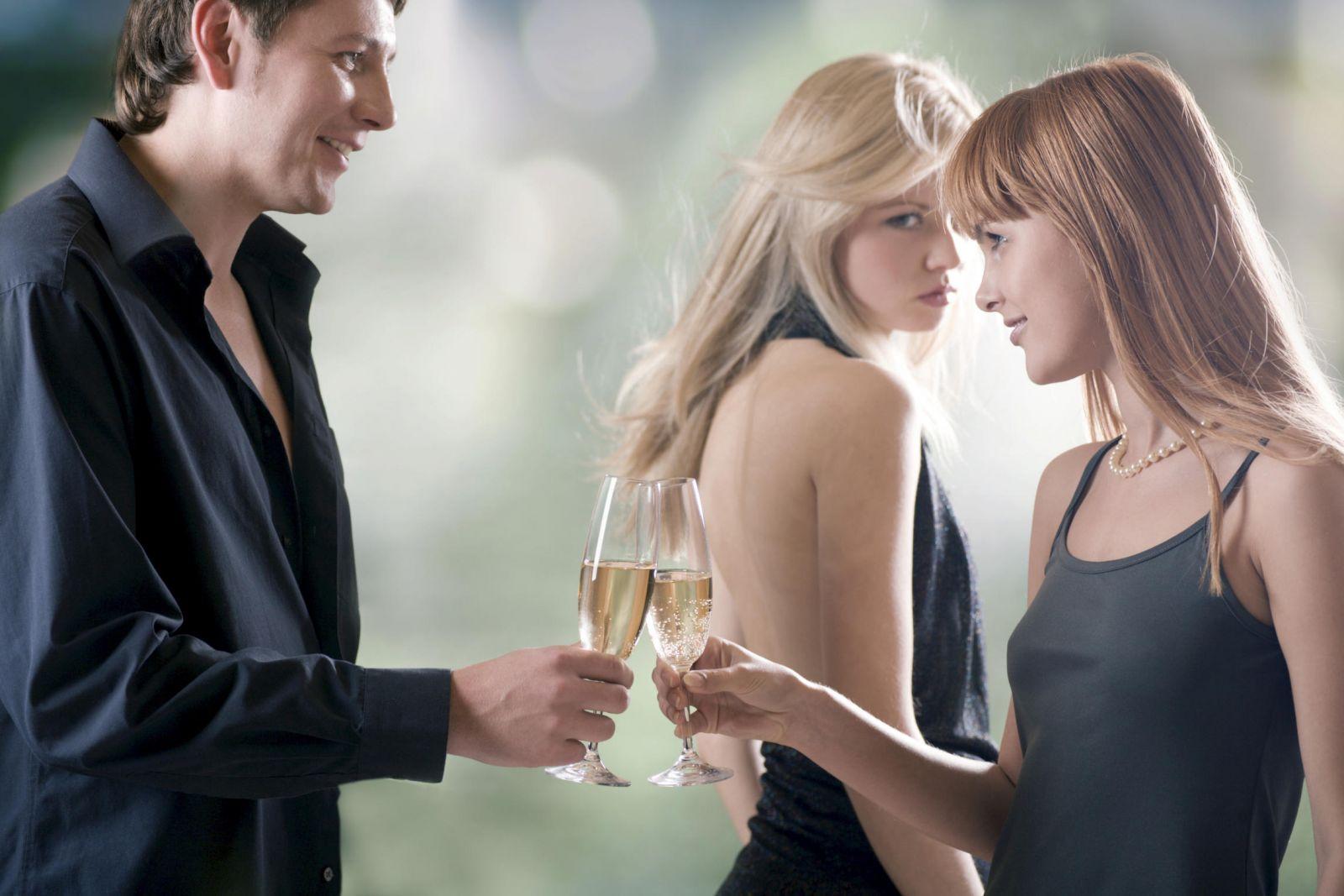 Giải mã giấc mơ chồng phản bội