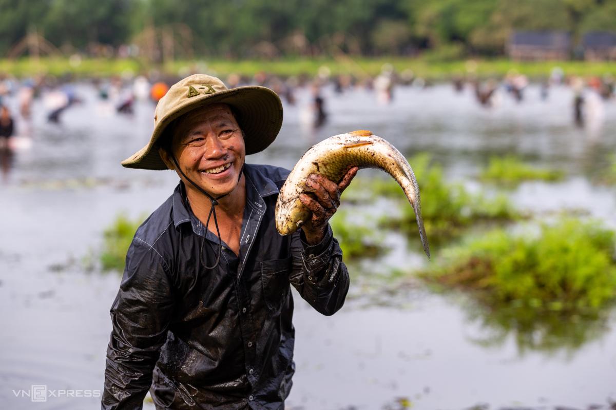 Lội bùn bắt cá số may mắn