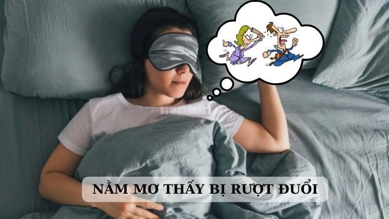 Nằm mơ thấy bò rượt đuổi đang chạy trốn