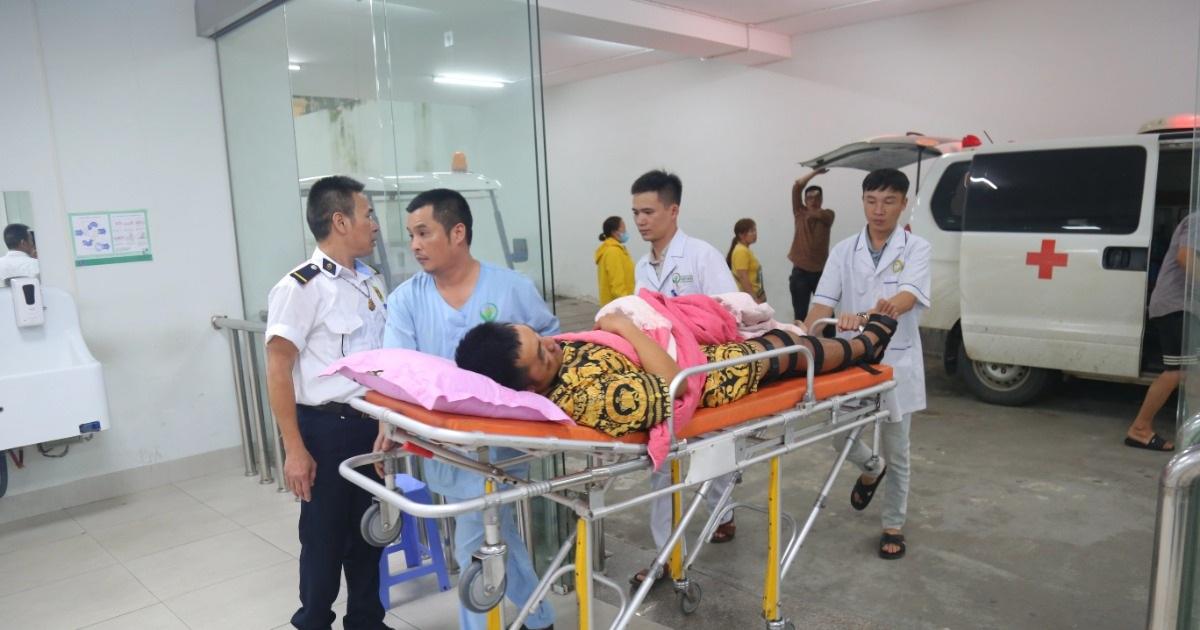Nhà Hàng Xóm Tốc Mái Mưa Bão